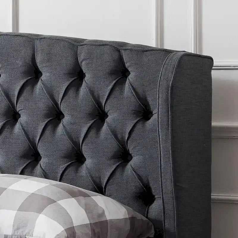 Gepolstertes King-Size-Plattformbett mit niedriger Silhouette
