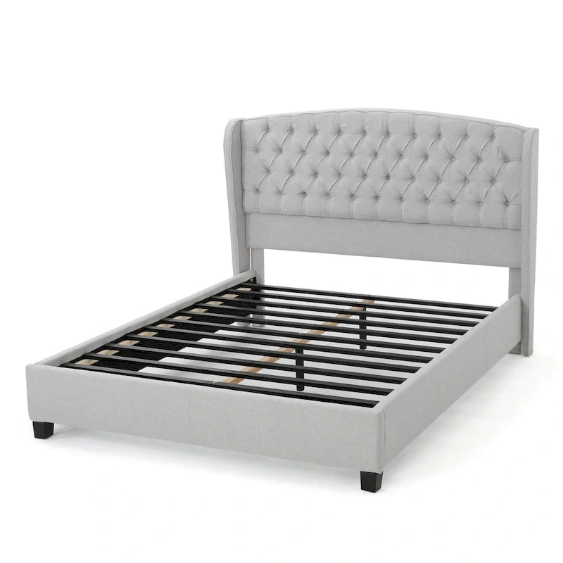 Gepolstertes King-Size-Plattformbett mit niedriger Silhouette