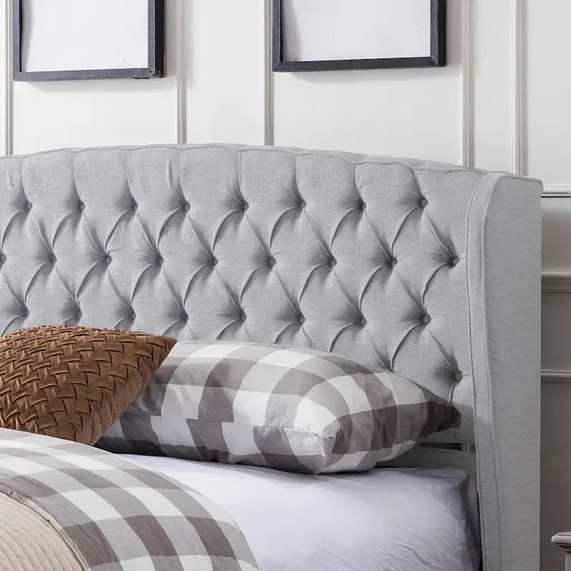 Gepolstertes King-Size-Plattformbett mit niedriger Silhouette