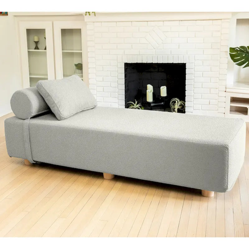 Chaise longue in bouclé con piedini in legno d'acero