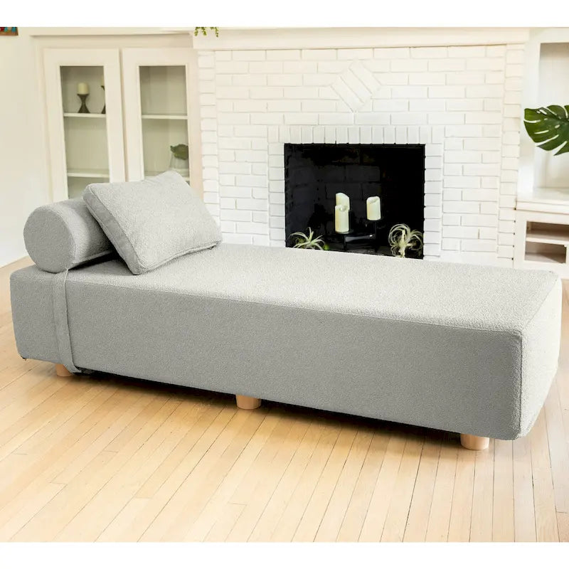 Bouclé-Chaiselongue mit Füßen aus Ahornholz
