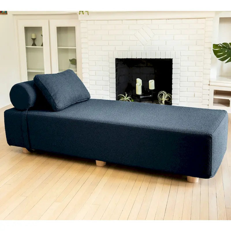 Bouclé-Chaiselongue mit Füßen aus Ahornholz