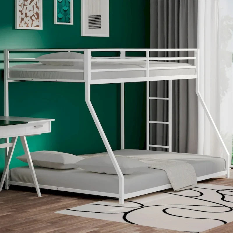 Letto a castello matrimoniale superiore e piazza e mezza inferiore in metallo con scala reversibile