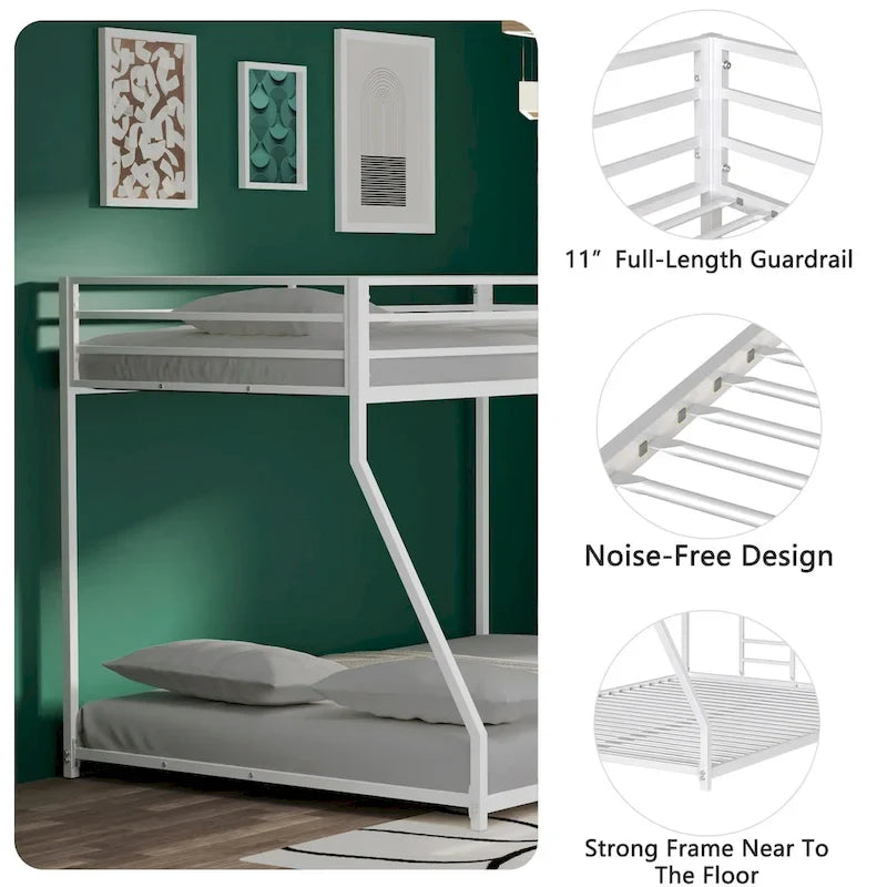 Letto a castello matrimoniale superiore e piazza e mezza inferiore in metallo con scala reversibile